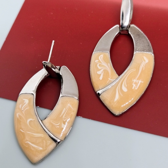 Vintage Silver Tone Orange ? Cream Color Enamel Earrings - Picture 11 of 16